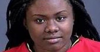 BREANNA HAWTHORNE | 2017-02-12 04:59:00 Charleston County, South Carolina Booking