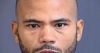 ANGELO LEADFORD | 2017-04-04 03:57:00 Charleston County, South Carolina Booking