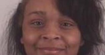 MONIFA BOOKER | 2017-04-07 23:04:00 Tarrant County, Texas Booking