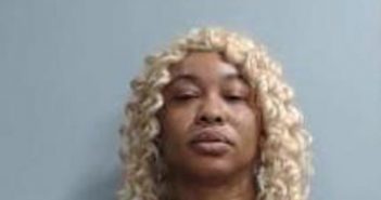 LISA MAHONE | 2017-04-12 14:13:00 Fayette County, Kentucky Booking