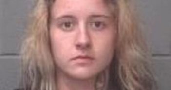 AMBER KRATZ | 2017-04-20 22:13:00 Onslow County, North Carolina Booking
