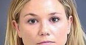 ELIZABETH DORAN | 2017-04-20 22:20:00 Charleston County, South Carolina Booking