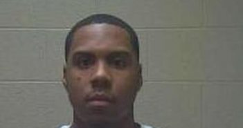 MARTRAVOUS BROADNAX | 2017-04-20 04:08:00 Coffee County, Tennessee Booking