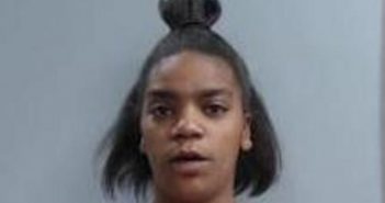 LONTAVIA BROWN | 2017-04-30 03:14:00 Fayette County, Kentucky Booking