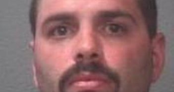 MATTHEW JONES | 2017-05-18 14:29:00 Onslow County, North Carolina Booking