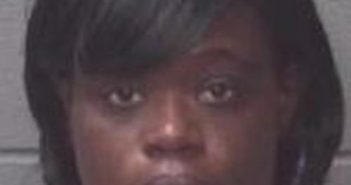 TAMECA EVERETTE | 2017-05-18 12:00:00 Onslow County, North Carolina Booking