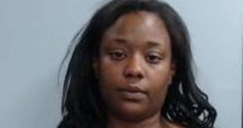 JENESIA HIGGINS | 2017-08-08 05:36:00 Fayette County, Kentucky Booking