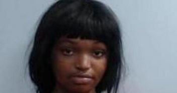 MONESHA LYONS | 2017-08-08 11:10:00 Fayette County, Kentucky Booking