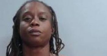 DAVINA BROWN | 2017-09-06 03:15:00 Fayette County, Kentucky Booking