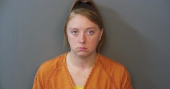 BRANDI MCKALE HOLMAN | 2017-10-04 11:23:00 Hendricks County, Indiana Booking