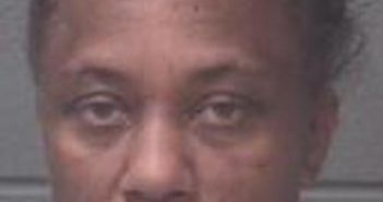 SHAWNAE GOODING | 2017-10-30 15:39:00 Onslow County, North Carolina Booking