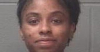 MEYONNA MILLER | 2017-10-30 18:54:00 Onslow County, North Carolina Booking