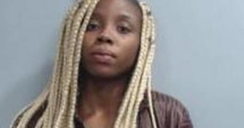 LATIFAH SMOOT | 2017-12-08 19:18:00 Fayette County, Kentucky Booking