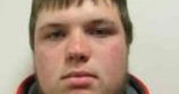 AARON SWEARINGEN | 2017-12-27 18:14:00 Fayette County, Iowa Booking