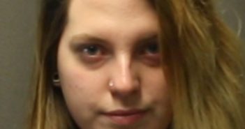 KARLI RENEE ESSELMAN | 2018-01-27 19:01:00 Perry County, Missouri Booking