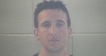 <B>ADAM</B> <B>SHANE</B> <B>HOSKINS</B> #, Pulaski County, Kentucky - 2018-04-18 21:37:00