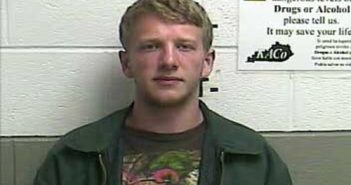 <B>DUSTIN</B> <B>T</B> <B>WHITE</B> #, Whitley County, Kentucky - 2018-04-19 23:06:00