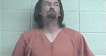DAVID E COLE | 2018-04-20 08:00:00 Jessamine County, Kentucky Booking