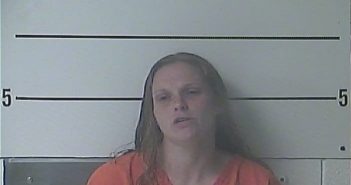 AMANDA LYNN MOORE | 2018-05-17 01:07:00 Boyd County, Kentucky Booking