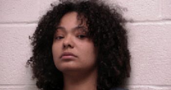 WHITFIELD, TATIANA J | 2018-05-19 08:24:00 Robertson County, Tennessee Booking