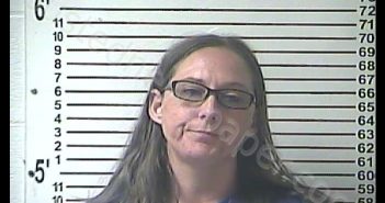 BRANDY NICHOLE HART | 2019-05-17 17:53:00 Hardin County, Kentucky Booking