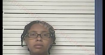 AISHA NIAMAH MUNIR | 2019-05-31 14:01:00 Bladen County, North Carolina Booking