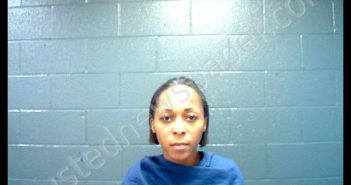 <B>MCKNIGHT</B>,<B>LAKISHA</B> <B>NICOLE</B> #, Wichita County, Texas - 2019-06-19 18:25:00