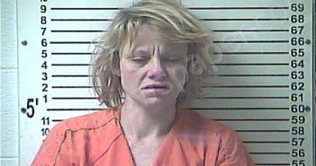 CLARK, RENEE LYNN | 2021-12-22 04:45:00 Hardin County, Kentucky Booking