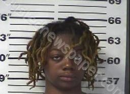 RAENEISHA ROSS | 2022-05-05 08:02:00 Gibson County, Tennessee Booking