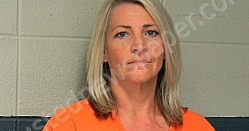 MOORE, CARLA | 2023-04-02 19:57:42 Woodford County, Kentucky Booking